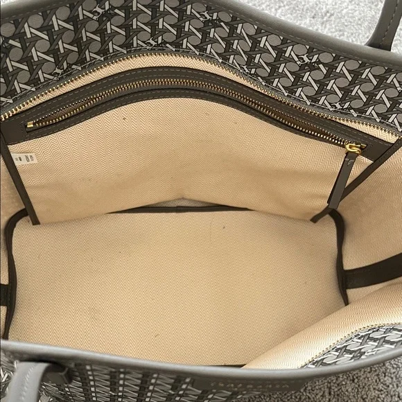 Tory Burch Ever Ready Gray Patterned Tote - Picture 5 of 8